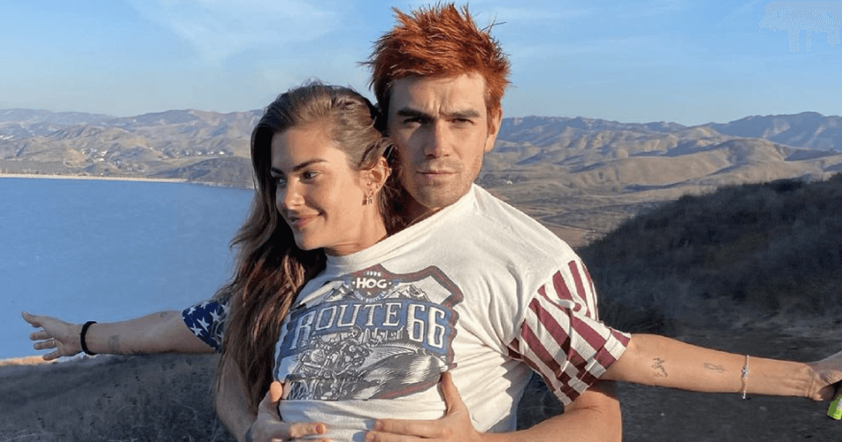 'Riverdale'-ster KJ Apa weer vrijgezel | TAGMAG